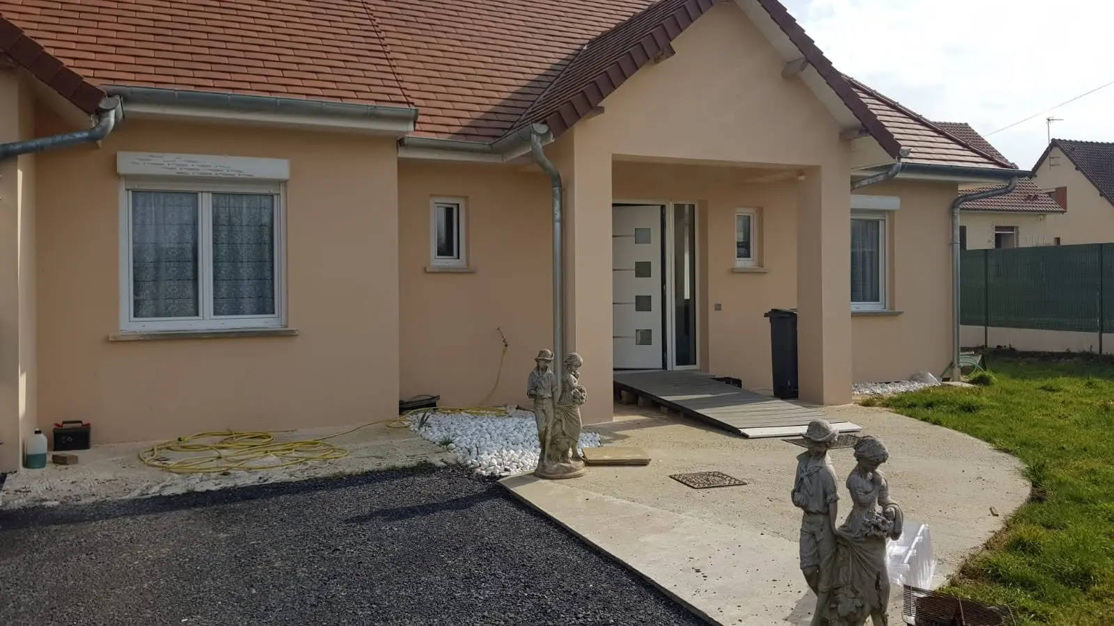 Maison rénovée avec façade enduite